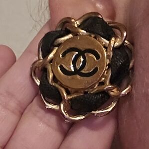 Chanel Black and Gold Women's Jewelry